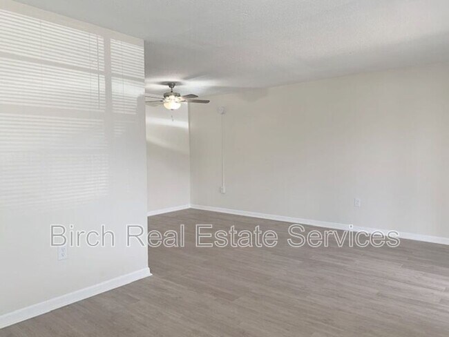 Building Photo - 204 Waverly Way