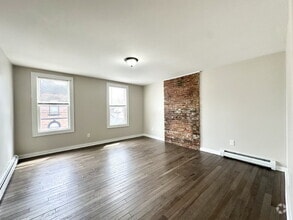 Building Photo - Updated 3 Bedroom with Heat and Hot Water ...