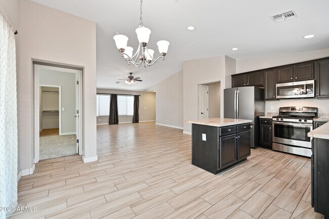 Building Photo - 2209 E Hazeltine Way