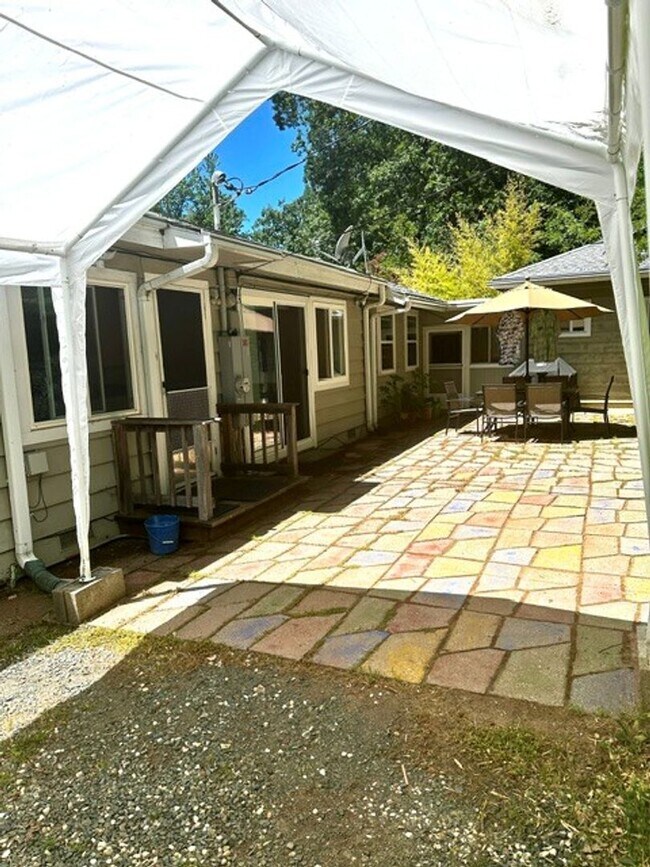 Building Photo - 2 Bedroom/1 Bathroom Home, Peaceful Country Setting on Shared Property