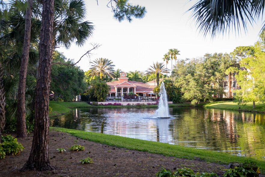 Building Photo - 4142 Central Sarasota Pky
