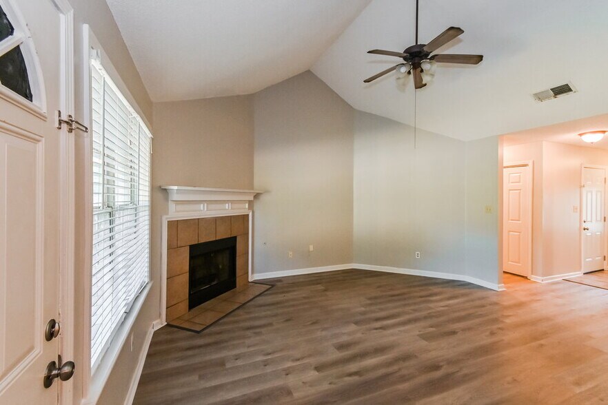 Building Photo - 7605 Caitlynn Cir S