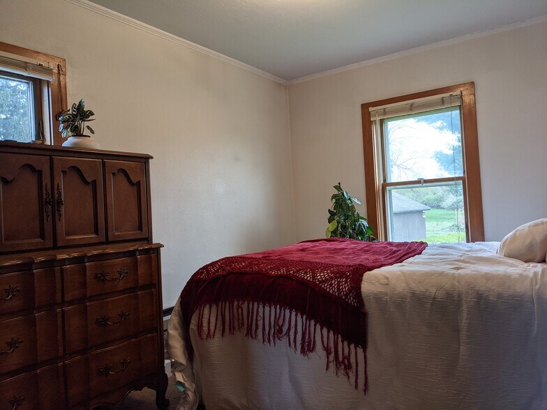 Bedroom - 2022 Danby Rd