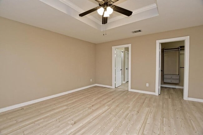 Building Photo - 537 MacKenzie Way