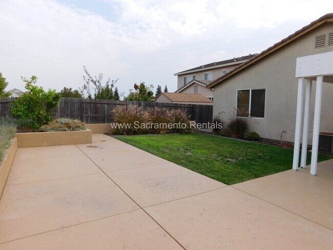 Building Photo - Spacious Elk Grove 3bd/2ba House with 2 Ca...
