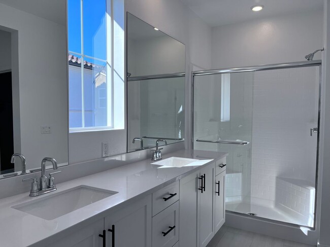 Building Photo - 4077 Pomelo Dr