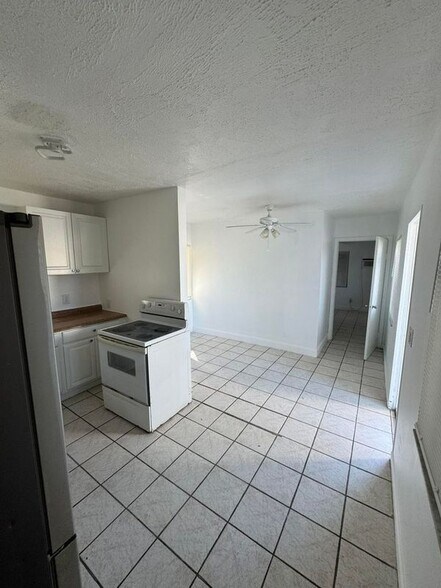 Building Photo - 920 N Haverhill Rd