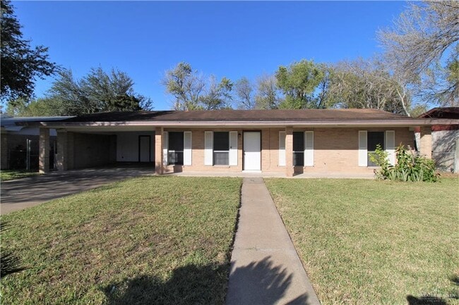 Building Photo - 206 W Esperanza Ave