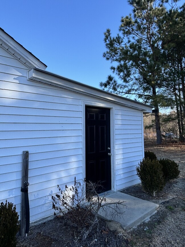 Building Photo - 828 Woodall Dairy Rd