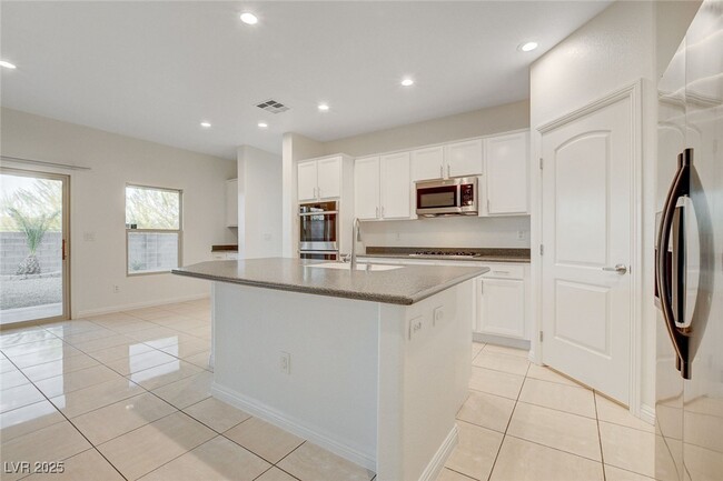 Building Photo - 1068 Riddle Glen St