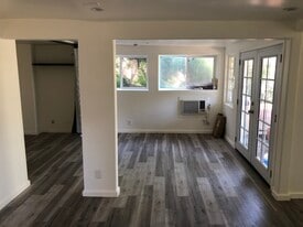 Building Photo - 2418 Loma Vista Pl