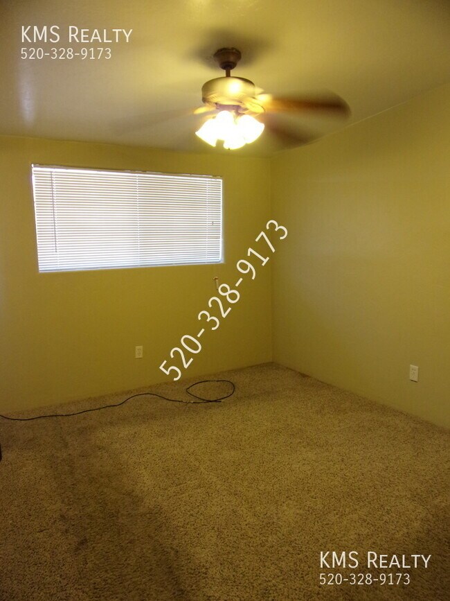 Building Photo - 5625 S Irving Dr