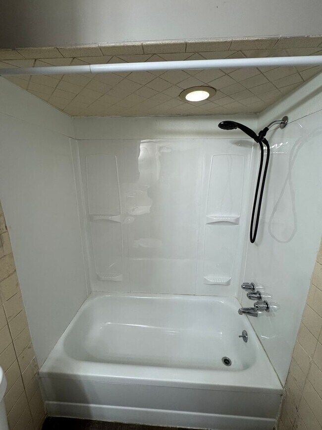 Building Photo - 542 5th Ave