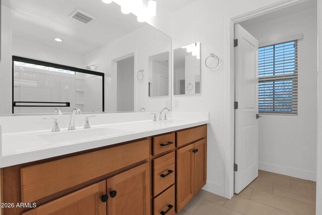 Building Photo - 5819 W Pueblo Ave