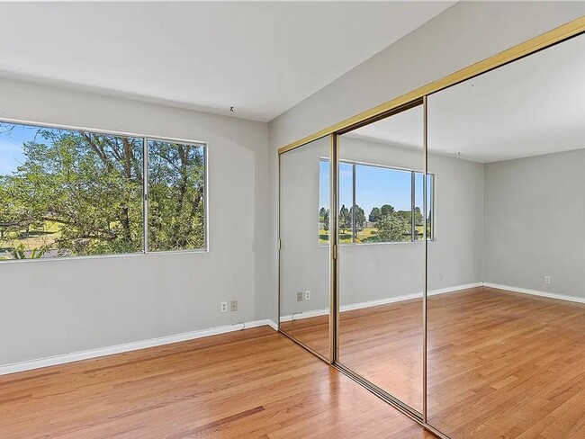 Building Photo - Gorgeous 3 bd 2 ba + Den Single Family hom...
