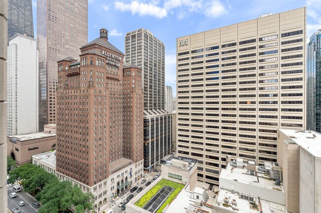 Building Photo - 118 E Erie St