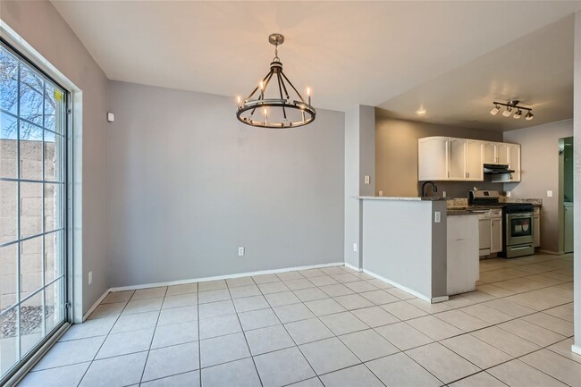 Building Photo - Gorgeous 2 Story Townhome Near Summerlin in Gated Community - (Ready April 1,2026)