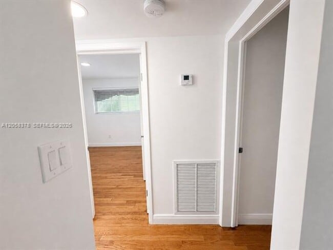 Building Photo - 1561 West Ave