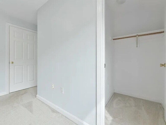 Building Photo - 1047 Washington St