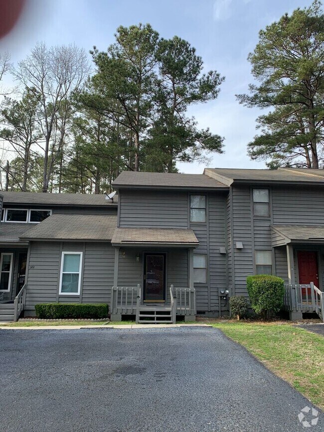 Building Photo - Quite two bedroom Townhome in Central Mart...