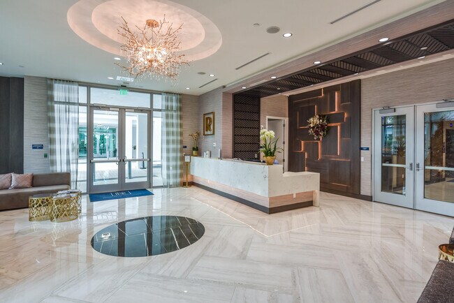 Building Photo - 485 E Royal Palm Rd