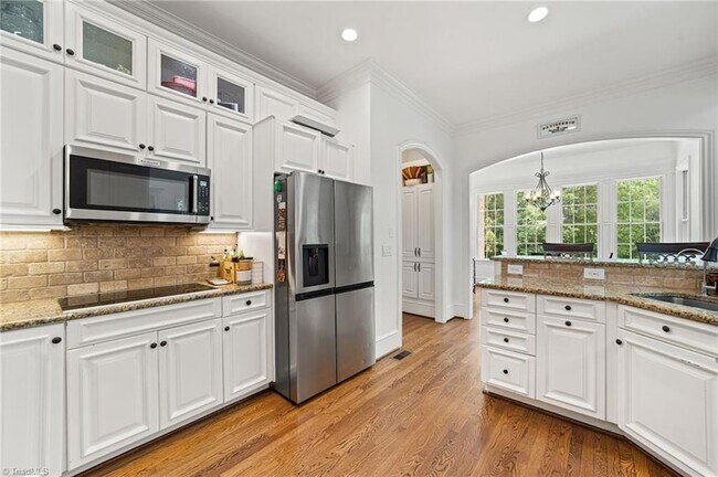 Building Photo - 7517 Henson Forest Dr