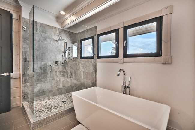 Building Photo - 5895 Dakota Trail