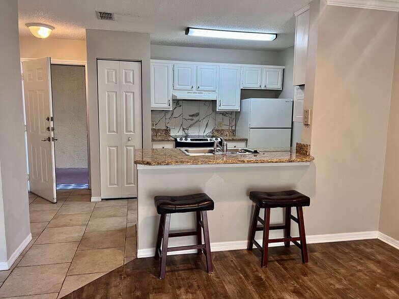 Front door to kitchen - 1929 Summer Club Dr