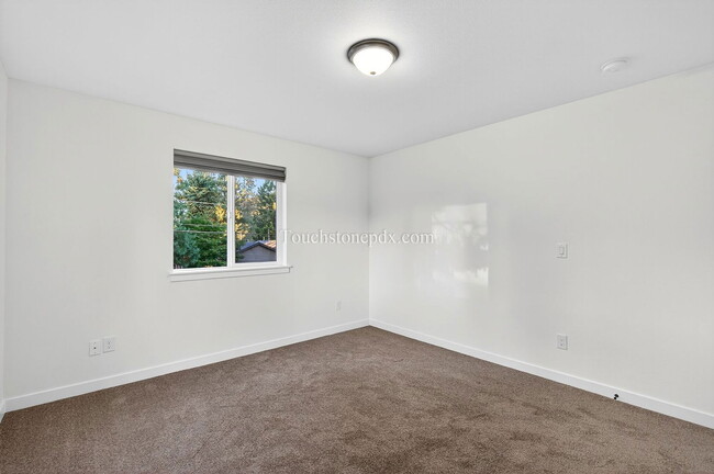 Building Photo - 13838 SE Knight St