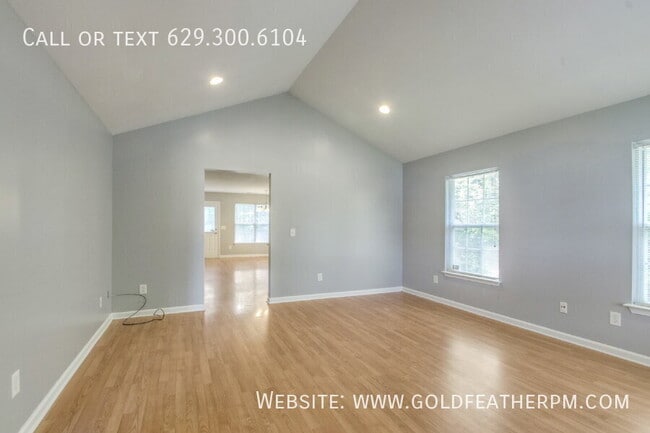 Building Photo - 2116 14th Ave N