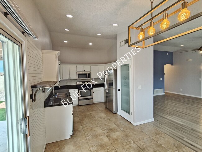 Building Photo - 8854 E Citrus Tree Dr