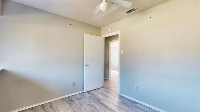 Building Photo - 1008 Wake Dr