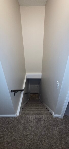 Building Photo - 484 Merchants Rd