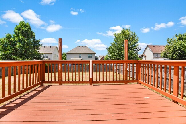 Building Photo - Pet Friendly Three Bedroom with Bonus!