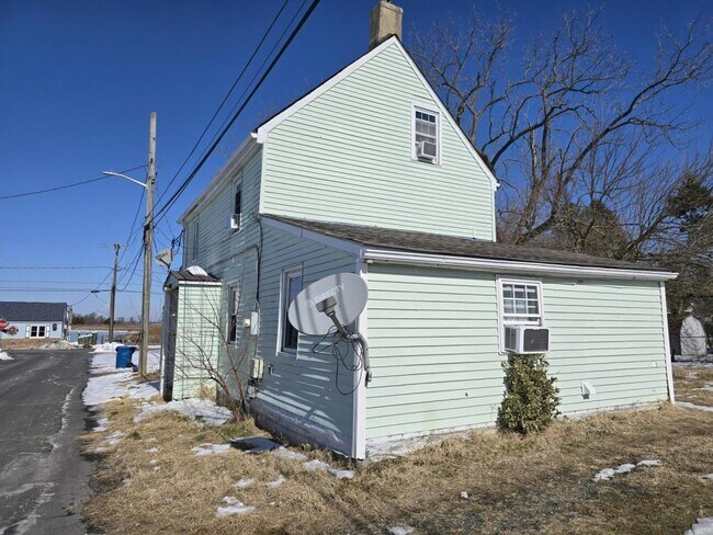 Building Photo - 76 Chestnut St