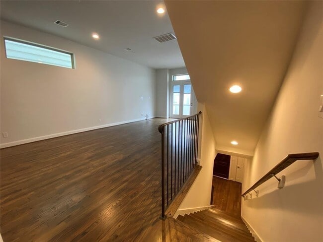 Building Photo - 1265B Bonner St