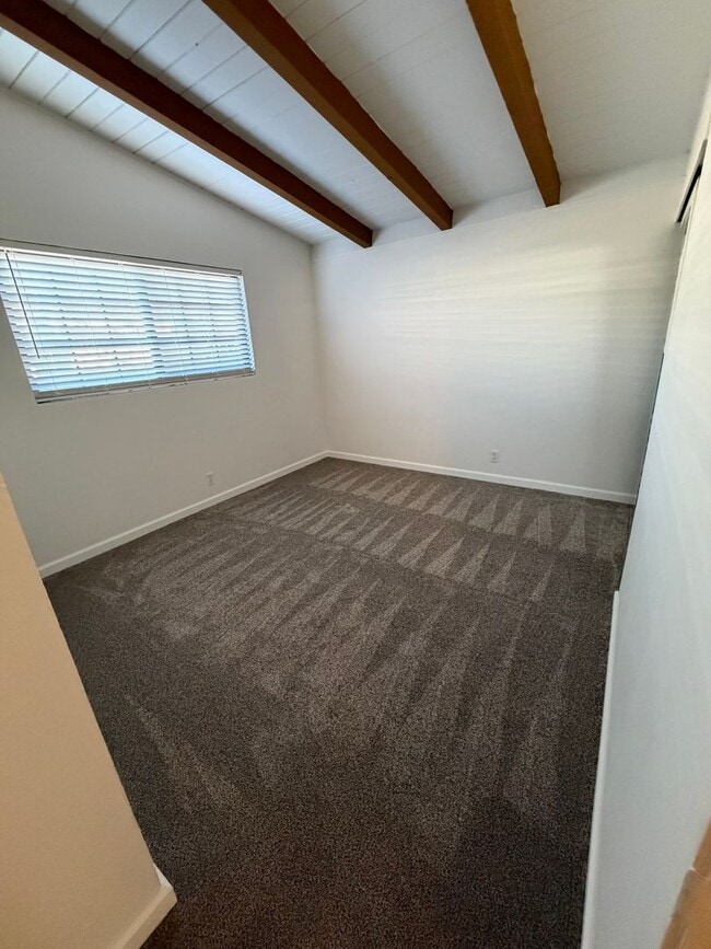 Building Photo - Welcome to this stunning 3 bedroom 2 bathroom home located in Fremont