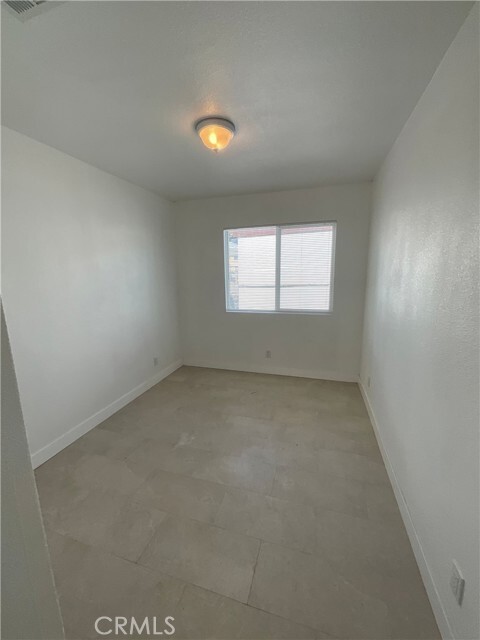 Building Photo - 17371 Queens Ln