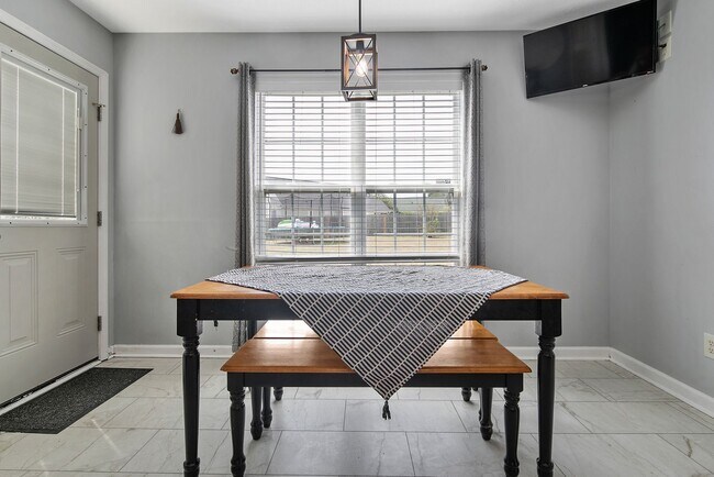 Building Photo - Stunning 4 Bed 3.5 Bath Home with Bonus Ro...