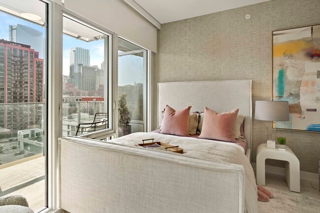 Building Photo - 355 N Peoria St