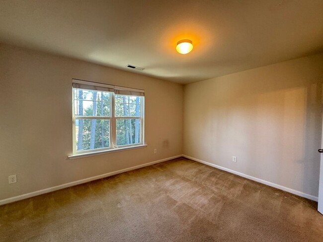 Building Photo - 2 Bedroom | 2.5 Bath Townhome in Greenbrie...