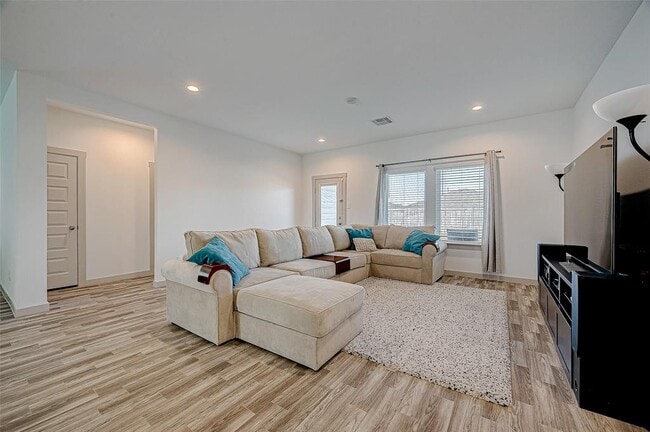 Building Photo - 6911 Amber Clf Ln