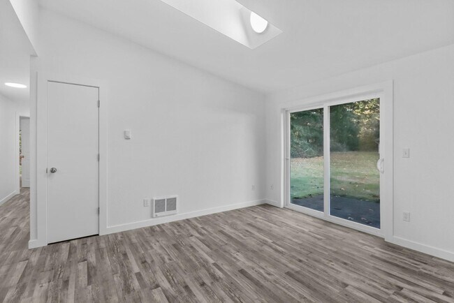 Building Photo - 9232 Mullen Rd SE