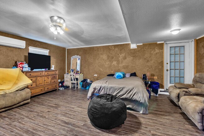Building Photo - 6935 Amber Dr