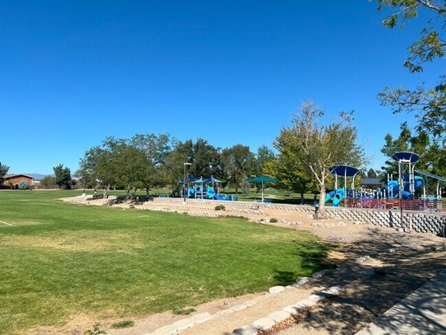 Building Photo - Ground Floor Two Bedroom with Community Pool