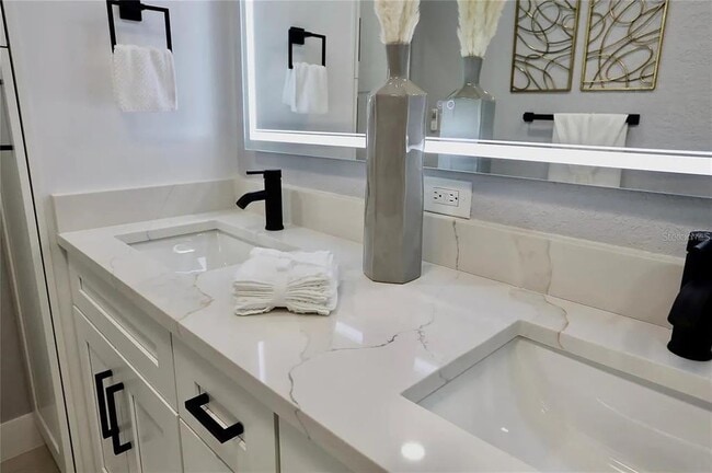 Building Photo - 2913 Eagle Lake Dr