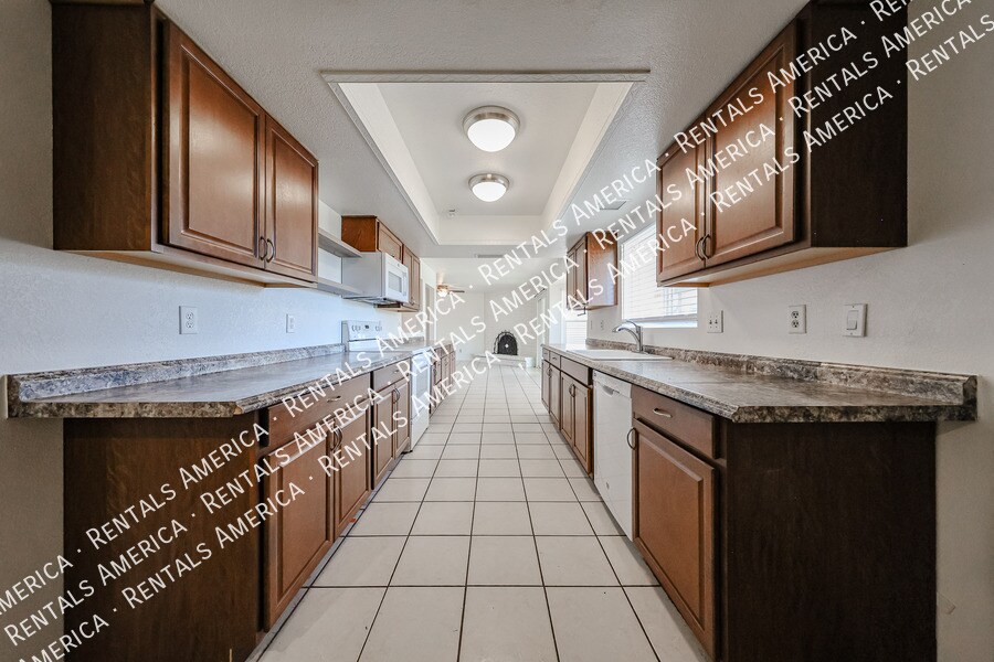 Building Photo - 710 W Alamo Dr