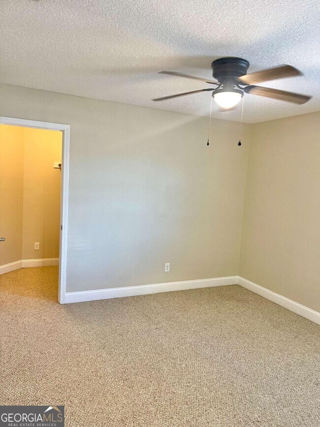 Building Photo - 17 Fox Path