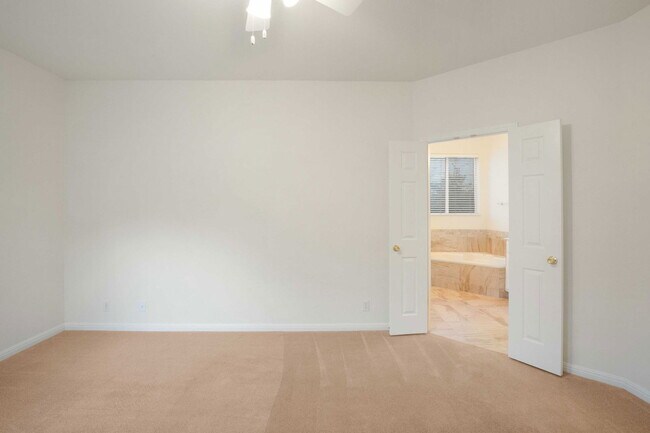 Building Photo - 2514 Crenshaw Dr