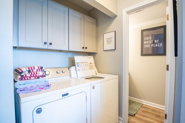 Building Photo - FURNISHED OFF-SEASON MONTHLY RENTAL-STARTI...